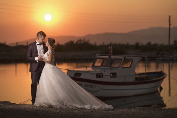 Bodas al Atardecer en Orlando: Romance bajo el cielo colorido